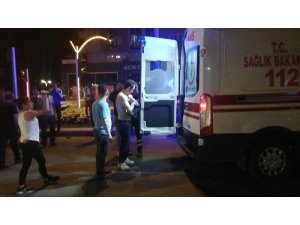 Otomobil refüje çarptı: 1 yaralı