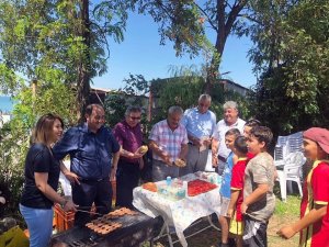 Yaz futbol okulu mangal partisiyle son buldu