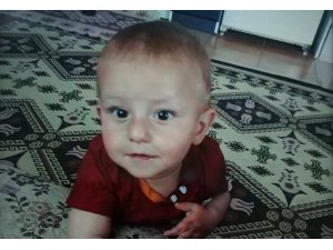 Beşikte boynuna eşarp dolanan 1,5 yaşındaki çocuk hayatını kaybetti