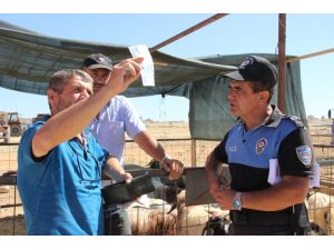 Polisin verdiği sahte parayı kontrol etmeden aldı