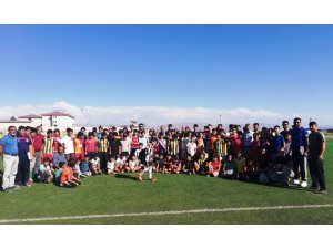 Erciş Gençlik Belediye Spor futbolcu seçmelerini tamamladı
