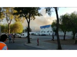 İzmir’de Organize Sanayi Bölgesi’nde büyük yangın