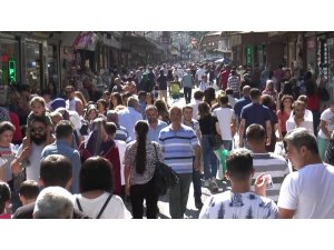 Çarşı pazarda bayram yoğunluğu yaşanıyor