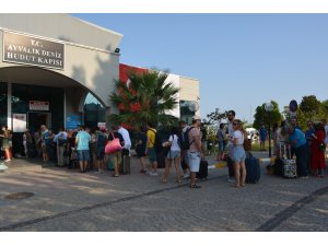 Ayvalık'ta hudut kapılarında yoğunluk yaşanıyor