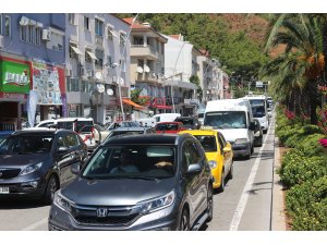 Turizm merkezi güzergahlarında bayram yoğunluğu