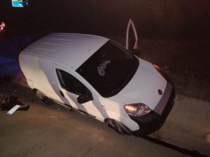 Göçmenleri taşıyan araç su kanalına düştü, 10 yaralı