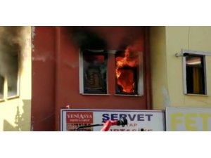 Şarjda unutulan cep telefonu yangın çıkardı