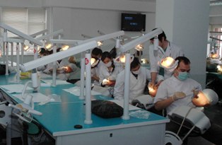 Fantom simülatörler üzerinde uygulamalı eğitim