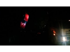 Sürücüsü içinde olmayan otomobil ırmağa uçtu