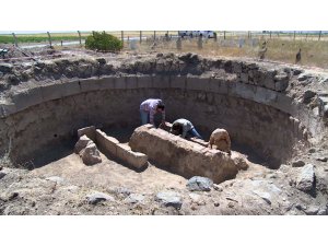 GÜNCELLEME - Kümbet kazısında "Sultan Alaaddin" yazılı sanduka bulundu