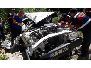 Niğde'de otomobil uçuruma yuvarlandı: 2 ölü