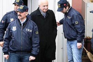 Doğan gazetecilere mektup yazdı