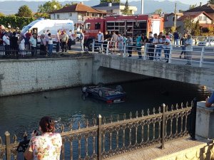 Otomobil dereye uçtu: 3 yaralı