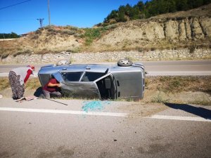 Otomobil refüjde takla attı: 1 yaralı