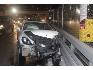 Her şeylerini bırakıp E-5’teki zincirleme kazayı film gibi seyrettiler