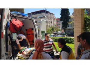 Kula’da motosiklet devrildi: 2 yaralı