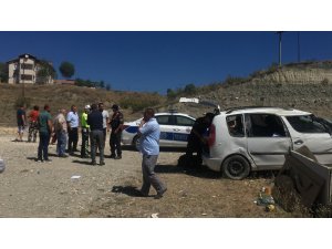 Hafif ticari araç takla attı: 3 yaralı