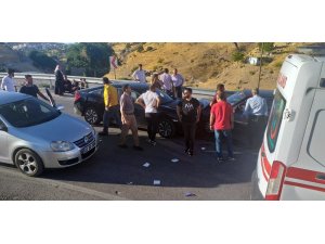 Otomobiller kafa kafaya çarpıştı: 1 yaralı