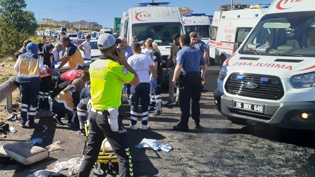 4'ü çocuk 16 yaralı... Ankara'da feci kaza!