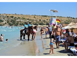 Atlı Jandarma ekibi Çeşme plajlarında göreve başladı