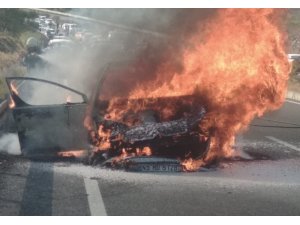Köyceğiz’de seyir halindeki otomobil yandı