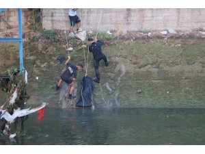 Serinlemek için sulama kanalına giren çocuk boğularak öldü