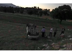 Emet’te takla atan otomobilde 2 kişi yaralandı