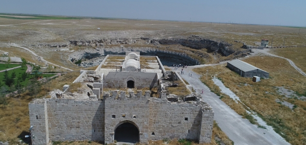 Tarihi han ve obruk gölü turizmin gözdesi olacak