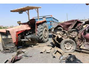 Traktör ile otomobil çarpıştı: 9 yaralı