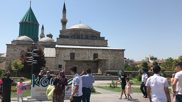 Mevlana Müzesi'nde bayram yoğunluğu
