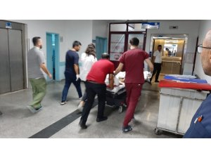 Motosiklet otobüs durağına çarptı: 1 ölü, 1 yaralı