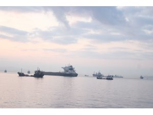 Zeytinburnu’nda çarpışan gemiler gündüz görüntülendi