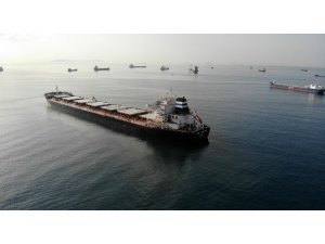 Zeytinburnu’nda kazaya karışan kuru yük gemisi havadan görüntülendi