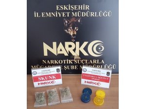 Havaalanından uyuşturucu sokarken yakalandı