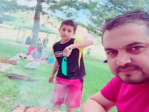 Kahraman baba, boğulmakta olan çocuğunu son anda kurtardı