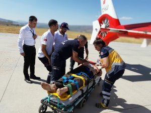 Kayalıktan yuvarlanan yaşlı adam, ambulans helikopterle kurtarıldı