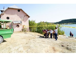 Gölete düşen çocuklarını kurtarmak isteyen anne ve baba da boğuldu