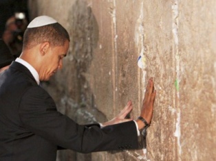 Obama namaz kılıyordu