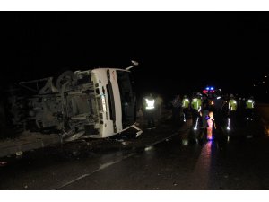 Isparta'da midibüs devrildi: 8 yaralı