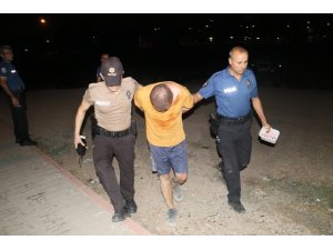 Adana’da eli satırlı saldırgan dehşet saçtı: 3 yaralı