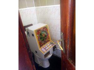 Kumar makinesini tuvalete sakladılar