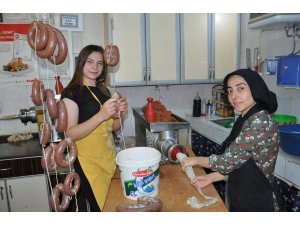 Sucuğa kadın eli değdi