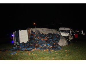 Antalya’da tur minibüsü kamyona arkadan çarptı: 5’i turist 6 yaralı