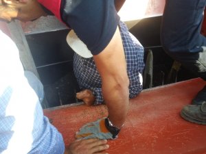 Patoza düşen çiftçiyi itfaiye kurtardı