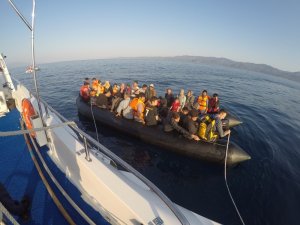 Helikopter belirledi...Sahil güvenlik baskın yaptı