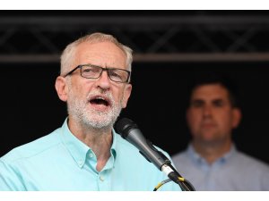 İşçi Partisinden, Johnson’u başbakanlıktan indirme ve Brexit’i erteleme vaadi