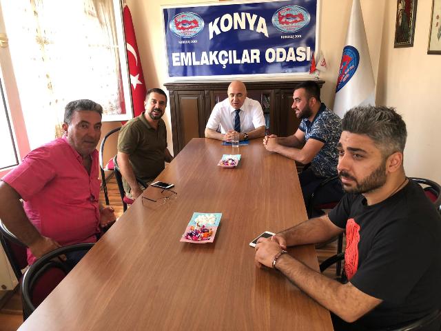 Emlakçılar bayramlaştı