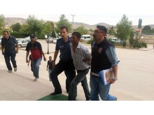 Kavgayı ayıran babasını yanlışlıkla öldürdü