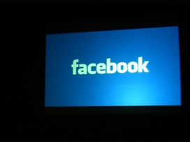 Facebook'ta panik tuşu tartışması