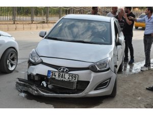 Yüksekova’da maddi hasarlı kaza